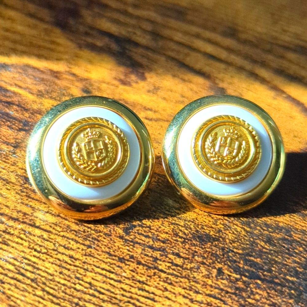 ​VTG Liz Claiborne 80s Gold & White Crest Stud Earrings – Classic Preppy